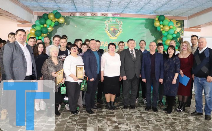 Строительный колледж Свердловска отметил 80 лет