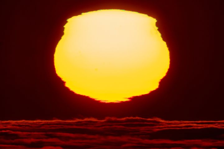 Могут задеть Землю и нарушить радиосвязь: на Солнце за сутки произошло два мощнейших взрыва