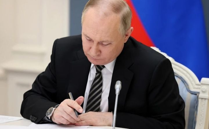 ЛНР и ДНР вошли в состав Южного военного округа РФ - Указ