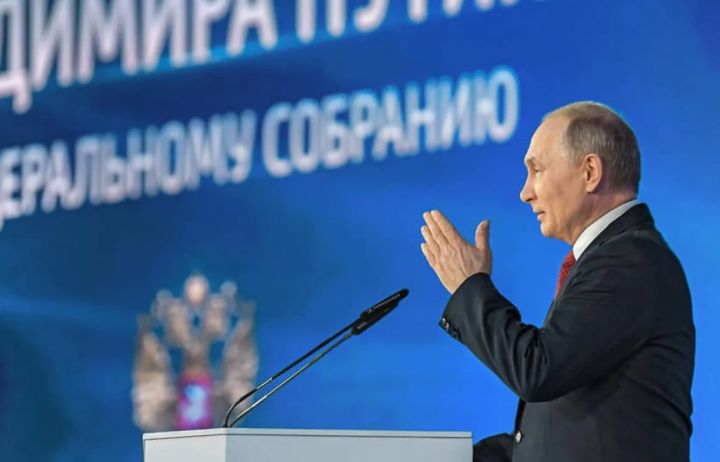 Увеличение МРОТ до 35 тысяч, доплаты в сфере образования, развитие экономики: главные заявления Путина из послания Федеральному собранию