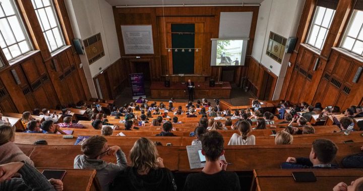 Стало известно, кому в России могут разрешить переход с платного образования в вузе на бесплатное