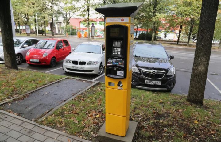 Платные парковки с видеонаблюдением появятся в Луганске: на какой из улиц за место будут платить дороже?