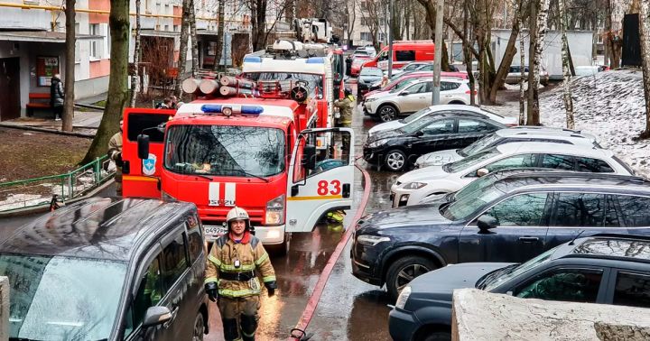 Скорым и пожарным в РФ могут разрешить таранить машины, мешающие проезду