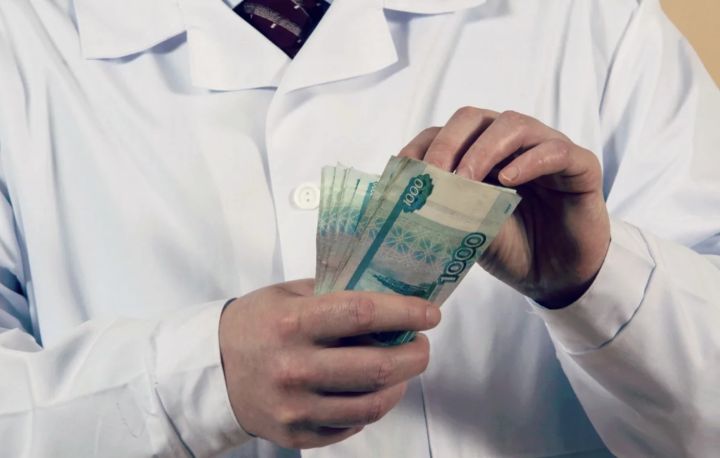 Медикам ЛНР начались новые выплаты: кто получит дополнительные средства?