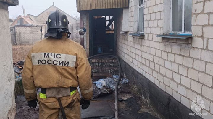 Решили погреться и поплатились жизнью: из-за электроприбора на пожаре в ЛНР погибли двое