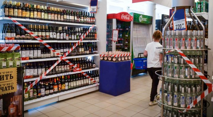 В некоторых районах и городах ЛНР полностью запретили продавать алкоголь