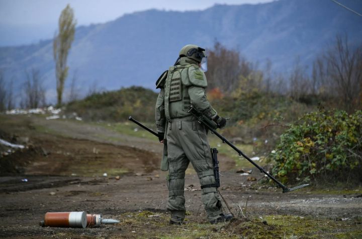 В ЛНР разминируют одну из трасс, ведущих в ДНР