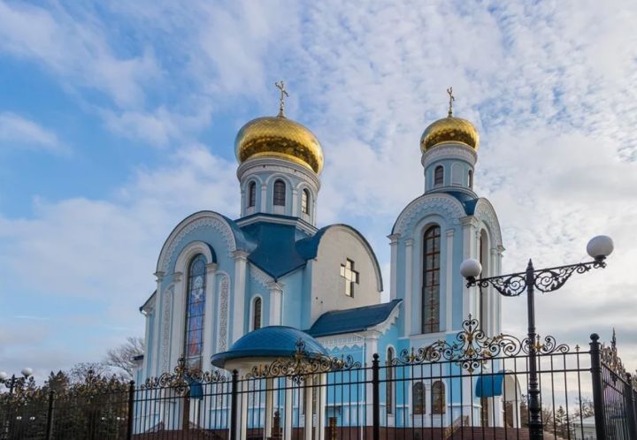 Православным верующим в ЛНР рассказали, что можно и нельзя делать в церкви