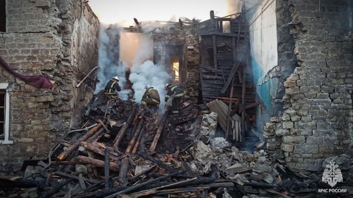 Киевские силовики ударили по 2-этажке в одном из городов ЛНР: есть пострадавшие