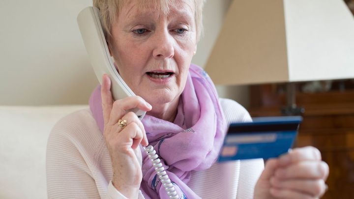 Внимание, мошенники: более миллиона рублей украли со счетов жителей ЛНР за выходные