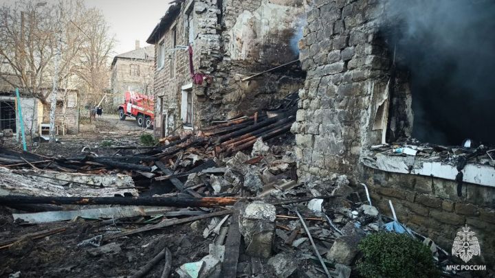 Жителям разрушенной от обстрелов ВСУ двухэтажки в ЛНР выделят средства на покупку нового жилья