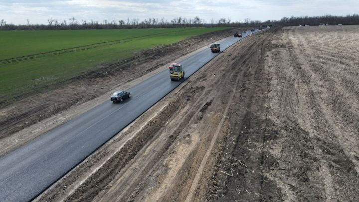 Начата укладка асфальта: как продвигается ремонт трассы от Луганска до Изварино?