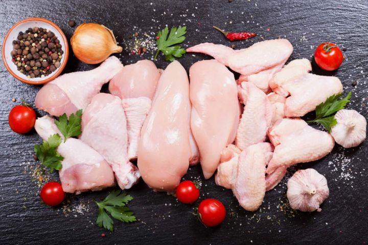 Мясо, масло и фарш с бактериями и «запрещёнкой»: продукцию каких производителей РФ взял на контроль Россельхознадзор?