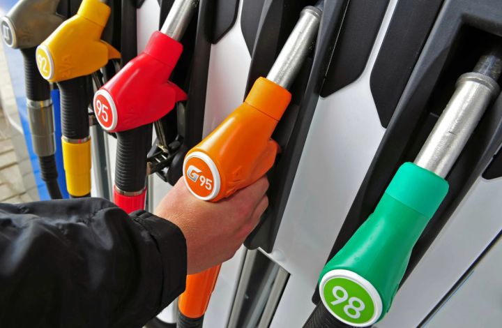 В Минтопэнерго рассказали, достаточно ли в ЛНР топлива после попадания снаряда ВСУ по нефтебазе