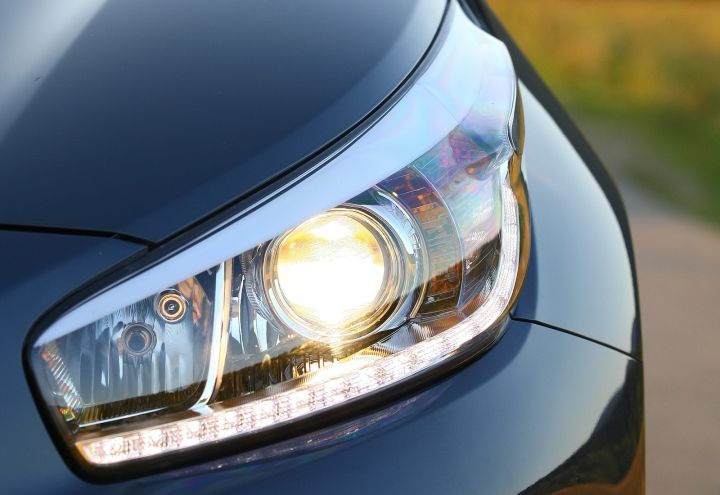 Водителей ЛНР предупредили о лишении прав за некоторые светодиоды в фарах
