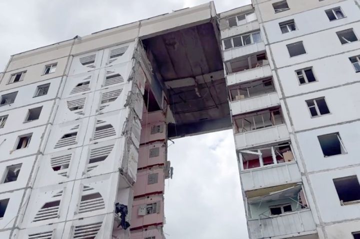 В Белгороде обрушились 16 жилых квартир при попадании ракеты ВСУ в многоэтажку: ранены 33 человека