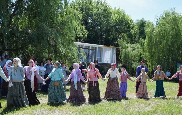 Красная горка, Антипасха или Фомина неделя: что праздновать православным в первое воскресение после Пасхи и как правильно это сделать?