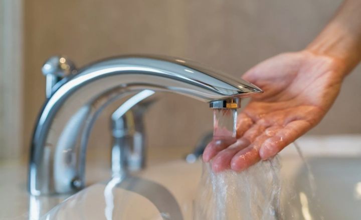 Многие адреса Луганска будут получать воду 15 мая по специальному графику