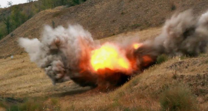 Внимание, население! Второй день подряд в ЛНР могут раздаваться звуки взрывов