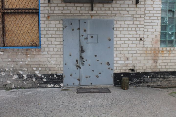 ВСУ в очередной раз обстреляли территорию ЛНР: повреждены жилые дома и здание Луганскгаза