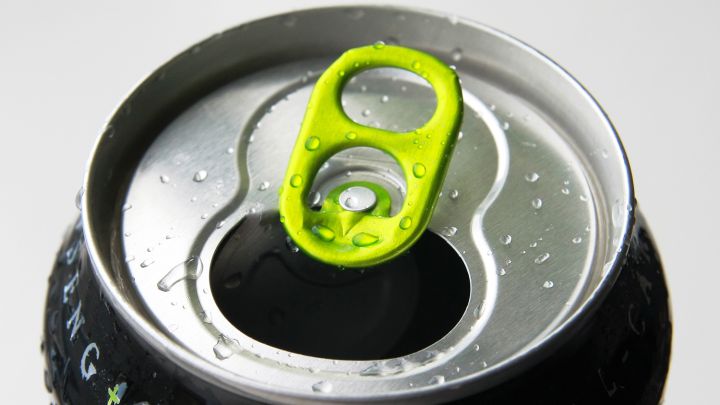 Напиток, провоцирующий десяток болезней: в РФ могут полностью запретить продажу энергетиков детям