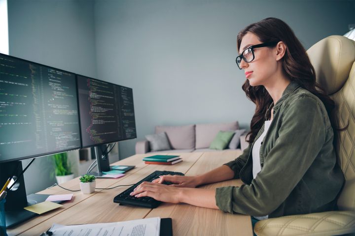 В России на два часа могут сократить рабочую пятницу для женщин