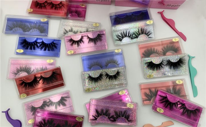 Слепые модницы: эксперт разъяснил, как накладные ресницы убивают наши глаза