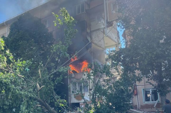Повторение Луганска. В Белгородской области ВСУ обстреляли многоэтажку: обрушился подъезд, есть раненые