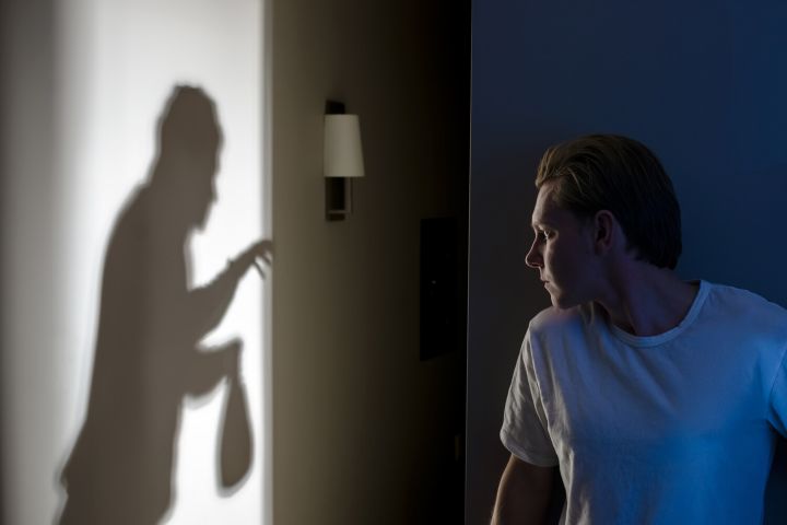 Россиянам могут разрешить самооборону для защиты дома при незаконном проникновении