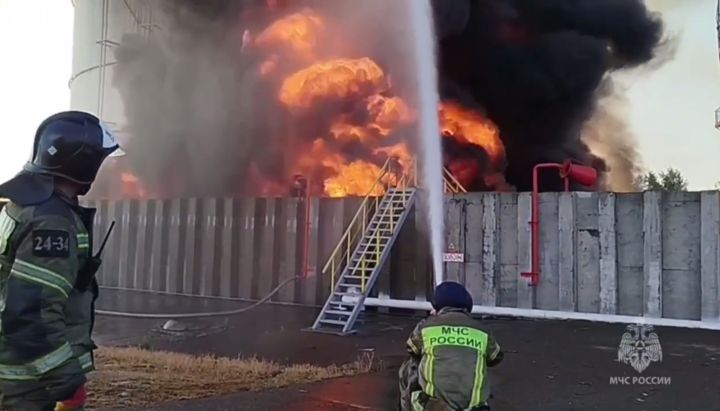 Крупный пожар на нефтебазе ликвидировали в Ростовской области после атаки ВСУ