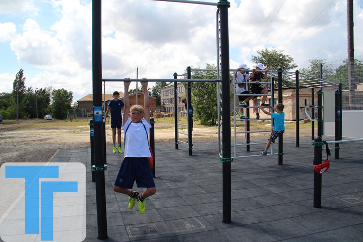 Можно играть в футбол и сдавать нормы ГТО: в Свердловске открыли новую спортплощадку