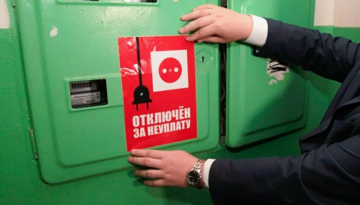 «Энергосбыт» грозится отключить свет должникам в ЛНР: кто может остаться без электроснабжения (список адресов)