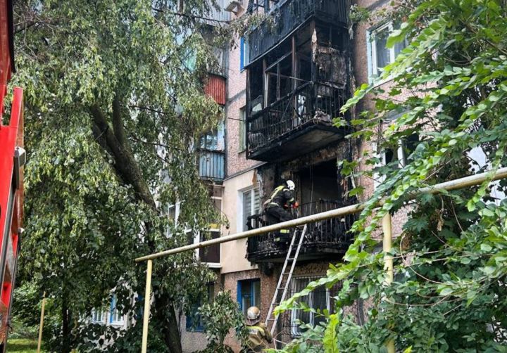 В одном из городов ЛНР горела многоэтажка: эвакуировали около 20 человек