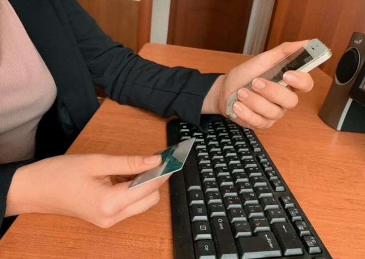 Лже-сотрудники «МКС», Госуслуг и ПСБ украли у свердловчанки более 1,2 млн рублей