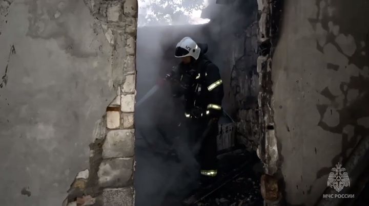 В ЛНР сгорел дом многодетной семьи: один ребёнок погиб, двое в тяжёлом состоянии и требуют помощи
