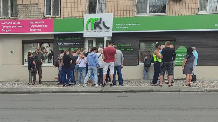 За чем стоите в очереди по пять часов? Ажиотаж по-краснодонски у отделения «МКС»