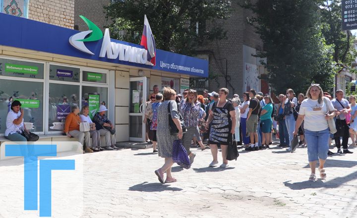 В Свердловске снова очереди на 70+ человек. В этот раз у офиса «МКС»