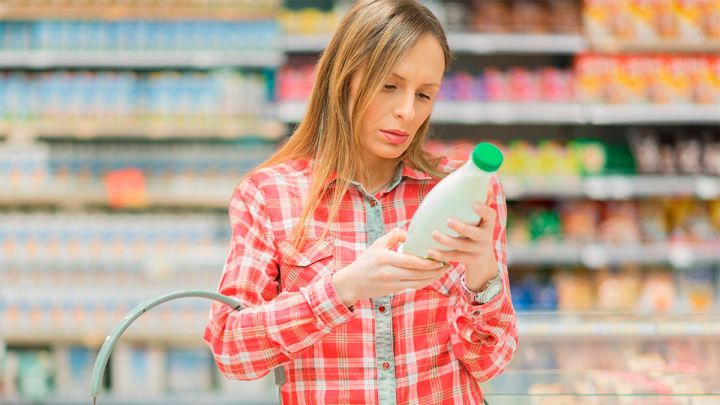 «Просрочку» больше не продадут: в РФ начала действовать система блокировки продажи товаров с истёкшим сроком