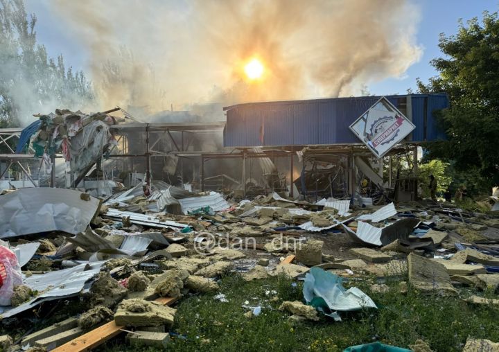 Обстрелом ВСУ уничтожен крупный супермаркет в Донецке: он разрушен до основания