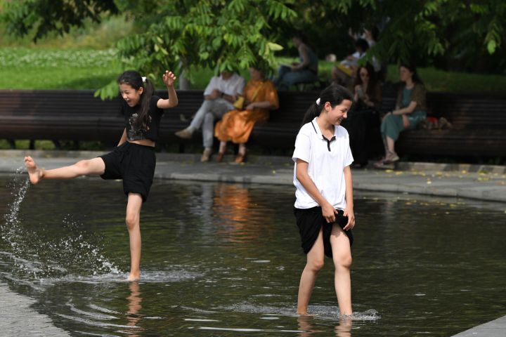 Метеорологи рассказали, когда в российских регионах отступит жара