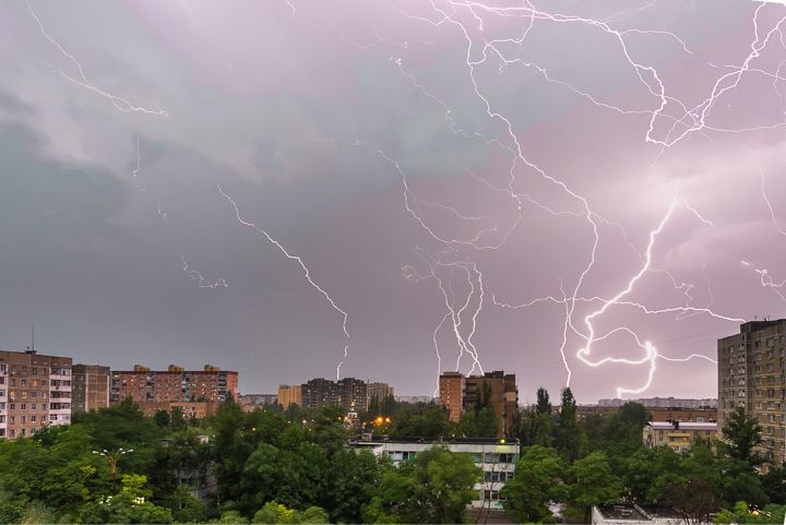 Гроза, ветер и жара: синоптики рассказали, какая погода будет в ЛНР 19 июля