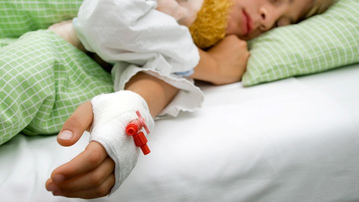 Спасём жизнь! Пострадавшему в ДТП мальчику из Луганска собирают финансовую помощь