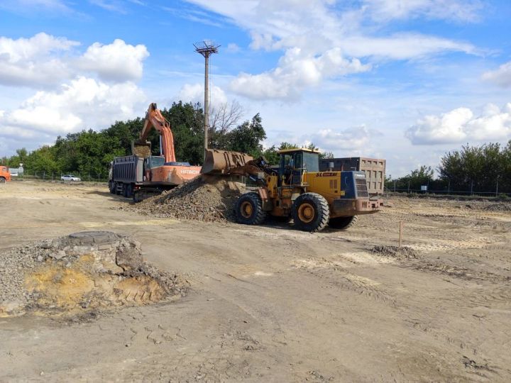 Жителям ЛНР рекомендуют пересекать админграницу через Гуково, а не Новошахтинск: всё из-за ремонта и скопления техники
