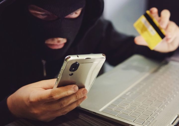 Мошенники украли у жителей ЛНР за полгода более 70 млн рублей: как им это удаётся?