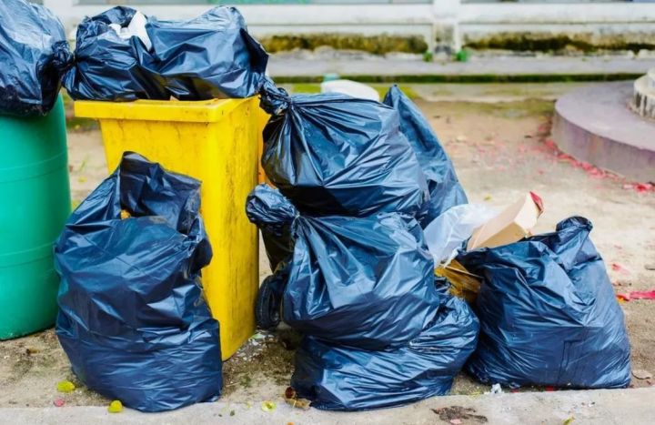 Перемены к лучшему: новый оператор по вывозу мусора начал разгребать свалки в ДНР