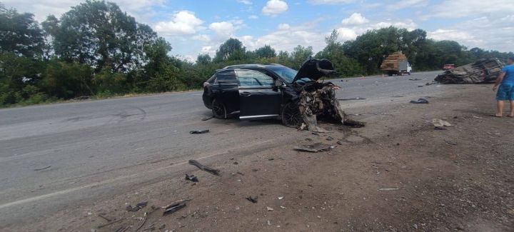 В ЛНР случилось столкновение двух автомобилей: обе машины всмятку, есть погибшие и пострадавшие