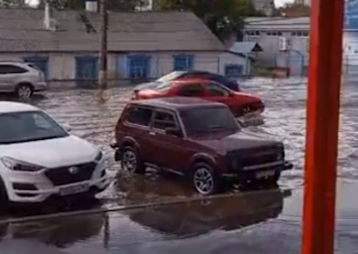 Второй ливень за четыре месяца превратил Краснодон в Венецию: всё из-за забитых ливнёвок