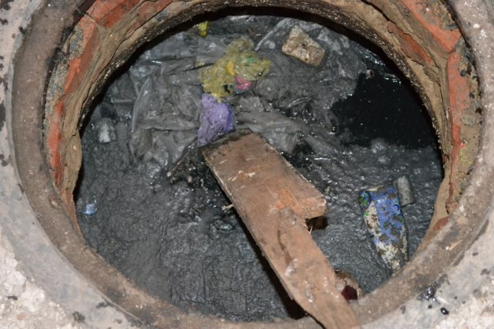 Более 20 тысяч засоров за 7 месяцев: «Лугансквода» учит абонентов в ЛНР пользоваться канализацией