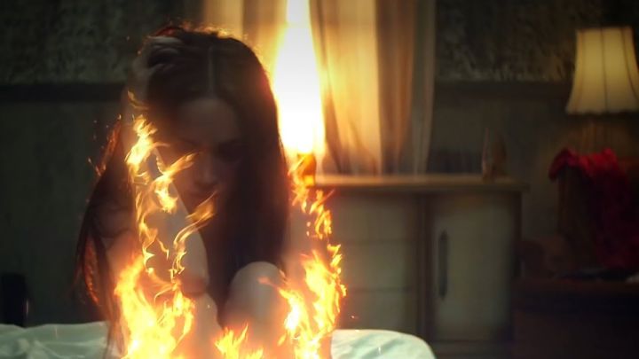 Россиянин облил свою девушку жидкостью для розжига и поджёг