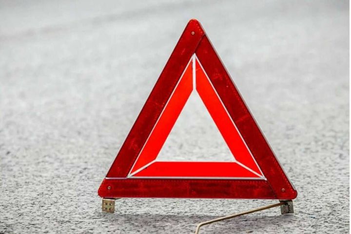 В центре Луганска новенький автобус столкнулся с автомобилем - соцсети